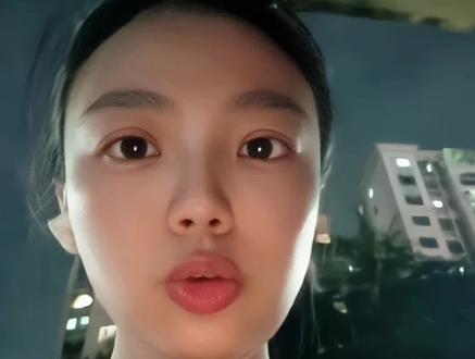 从宗馥莉看女性继承人困境 女继承人的同盟只有女性,男性绝无可能成为同盟。因为即便是下位只要靠近权力中心他们也只会想通过性缘关系私有化权力,不管他们承不承认,都一定会有这个想法。
所以他们只会暂时屈服于权力和利益做一位短暂的追随者。#认知 #宗馥莉 #女性成长 #强者思维 #继承人
