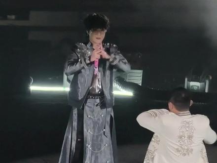 谁的古风男友速速领走 《三刀流》1227「登陆日」Free-Out厂巡
再冷漠的人看到早冰奔跑的那一段都会露出微笑…
#早安没吃饱 #贰万 #Icepaper #三刀流