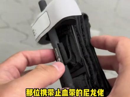 坏消息:汉克的斧子是真的,好消息:尼龙佬的止血带也是真的 #萤火虫漫展 #生化危机 #里昂 #尼龙佬 #汉克