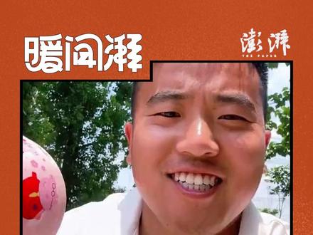 对话“蹭饭书记”董桂林:除了陪伴,更想把流量留在村里
近日,河南周口鹿邑县范庄村驻村第一书记董桂林因“蹭饭”火了。一到吃饭点,他带着碗、面粉鸡蛋等慰问品到村民家“蹭饭”。20日,他接受澎湃新闻采访聊背后那些事。@驻村书记-董桂林