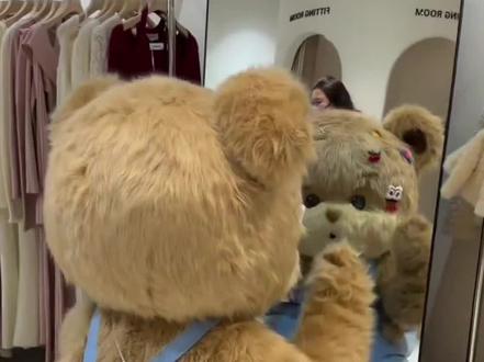 去游戏厅看看暴暴又能整出来哪些出其不意的活来😂😂#暴暴熊#快来围观#超级治愈