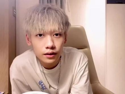 玉姐:“月洋还是很帅的,他个子很高 ”
