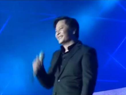 #王杰 演唱《无悔无憾》现场版,忧郁王子的歌听起来有些沧桑感!