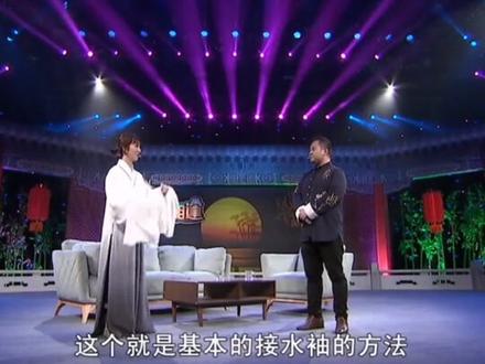#越剧 #浙江小百花越剧团 #张亚洲 这里是亚洲洲水袖小课堂 跟着小张老师学起来!你们想学吗?不用报名 自己看视频😂😂