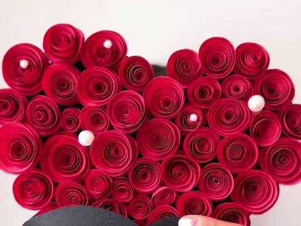 用黑卡纸和红彩纸教你做玫瑰心形贺卡超级简单哦送给最爱的女神#女神节手工 #玫瑰贺卡 #折叠玫瑰 #立体贺卡#妇女节创意手工