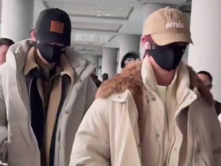 小炸们 在俄罗斯玩的开心哈 米爆们已经付了钱的哦#时代少年团 #俄罗斯 #综艺 #楼丝 #米爆