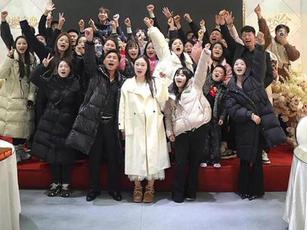 相聚,让我们如此耀眼。未来大家一起加油#聚会 #AK大队 @棉花糖【努力向前】