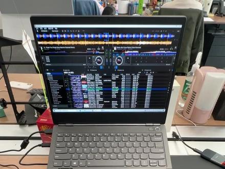 DDJ-FLX4颠覆入门DJ设备的更新,首个行业内“真”自动混音接歌功能SMART FADER。只要操作一个横推,搞定一切。从此人人是DJ🔥🔥🔥 #dj #混音