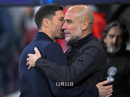 12月11日 知名转会记者罗马诺在个人频道更新视频,谈到了皇马主帅阿隆索的帅位危机。
罗马诺表示:“许多媒体此前报道称如果皇马输给曼城,阿隆索就将下课,但赛后从皇马传来的消息并非如此,皇马方面的沟通中没有‘我们已经决定解雇阿隆索’。因此,关于阿隆索一旦输给曼城就会下课的传闻从未得到证实,皇马也确认情况并非如此。
“但是球队的表现必须发生改善,接下来对阵阿拉维斯是一场重要的比赛。皇马内部的感觉是,他们希望再给阿隆索一次机会来扭转局面。球员们在赛后的反应也很重要,贝林厄姆、罗德里戈、库尔图瓦、阿森西奥等接受采访的球员都表示:‘我们支持阿隆索。’这就是皇马球员们传递的信息,无论公开还是私下,他们都力挺阿隆索。皇马也正在淡化因失利而解雇阿隆索的报道。”
“我们必须每天关注皇马的情况,因为事态随时可能发生变化。如果阿隆索想继续担任皇马主帅,就必须提高战绩,与此同时,皇马目前并未直接释放出换帅的信号。未来几天我们需要看看皇马内部如何行动,俱乐部将就阿隆索在球队中未能发挥作用的情况进行内部讨论,相关人员都将参与,我们会跟进以了解后续进展。”
#足球 #皇家马德里