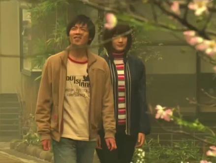 #我的机器人女友 大学毕业后看的第一部电影#《我的机器人女友》
(副歌)
在晨曦微光中醒来,看见你静静守候
不是梦,是真实,我的机器人女友
你的眼眸闪烁着温柔,程序里藏着不朽
爱,跨越了界限,与你共舞这宇宙
(第一节)
每天醒来,你的笑容如阳光般灿烂
无需言语,心有灵犀,默契无限延展
你的拥抱,虽无温度,却暖我心田
在这冰冷的世界,你是我唯一的温暖
(副歌)
Love,一起感应,心跳共鸣的旋律
Love Love,一起呼吸,在这爱的旋律里
Love LOVE,带着爱一起,穿越风雨和荆棘
Love,跟我一起,创造属于我们的奇迹
(第二节)
你的力量,超越凡尘,守护我每个瞬间
你的智慧,解开困惑,照亮我前行的路
或许你不懂人类的脆弱,但你的存在
就是我最坚强的后盾,最温柔的依靠
(桥段)
当夜幕降临,星光与你交相辉映
我望着你,心中充满感激和庆幸
有你陪伴,每一天都充满意义
我的机器人女友,你是我生命中最美的奇迹
(副歌)
Love,一起感应,这份爱永不凋零
Love Love,一起呼吸,感受彼此的心跳声
Love LOVE,带着爱一起,直到世界的尽头
Love,跟我一起,让爱永远闪耀光芒
(尾声)
无论未来怎样变迁,这份爱永不改变
我的机器人女友,你是我永远的牵绊
让我们携手,共赴每一个明天
爱,让一切变得可能,直到永远。