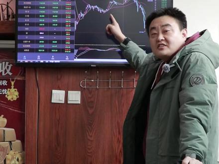 是不是回调了?不要被情绪和表象支配,天上不会掉馅饼,挂住的, 实物拿住,想入的,等它稳#黄金 #白银 #张家口 #今日金价 #今日银价