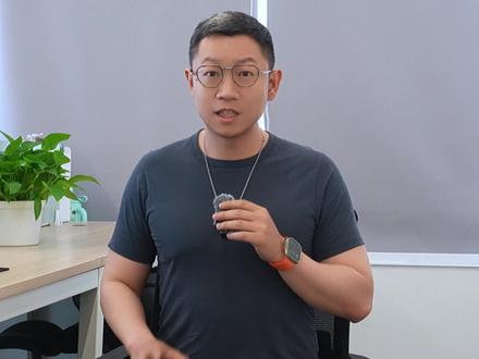 压哨上飞机,黄仁勋这次出差赚了3000亿! #燃起来了大国重器 #真财实学计划 #零距离看懂财经 #黄仁勋