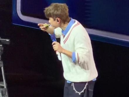 奖品儿时的记忆叶儿粑,亲自品尝是最好的推广🥰#张杰#张杰成都演唱会#张杰演唱会