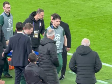 欧冠最惨烈意外! 范戴克当场看哭#欧冠 #利物浦 #英超 #足球