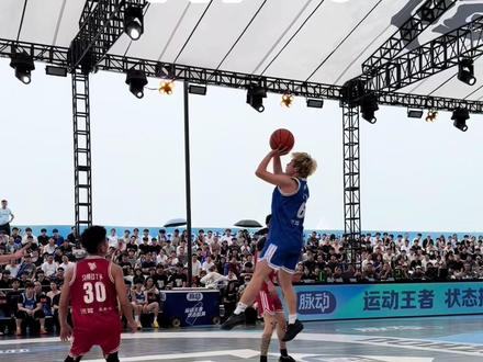 街霸老幼病残组合@晶爷🏀老顽童 @自在飞 @亚翰 @何轩 #街球霸王#街球霸王广州站决赛