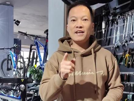 徒手装胎,自行车换胎教程#让骑行成为一种生活 #自行车换胎教程