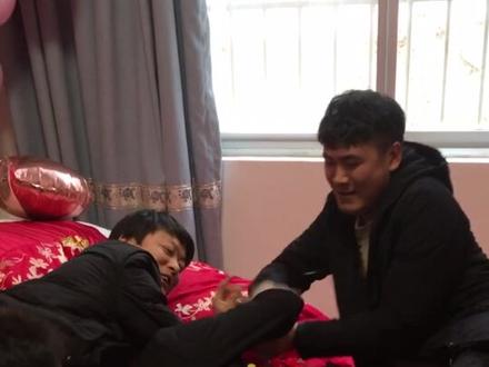 宝鸡凤县得风俗打新郎,兄弟只能帮你到这里,自己数数都有谁#结婚风俗
