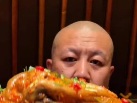 #挑战美味羊头 🤤这谁顶得住啊!香辣羊头+肚包肉,一口下去直接封神!汤汁都想舔干净~ @DOU+小助手 @抖音媒体内容优推官 @美食推荐官