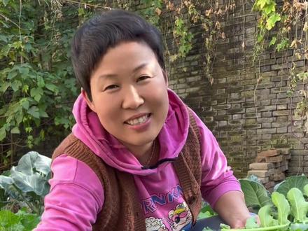 萝卜秧别再扔了,凉拌清脆爽口又解腻#我的乡村生活 #农村美食 #凉拌萝卜缨子 #动手自己做美食 #乡村味道 @DOU+小助手 @我是亮嫂