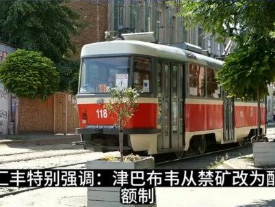 高盛突然唱空锂价!下半年过剩20% 四大投行吵翻 储能产业链谁赢谁亏?
锂价一年暴涨超 3 倍,高盛突然重磅预警:锂价已经见顶,2026 年下半年全球锂市场将过剩 20%,价格开启回调。
汇丰、瑞银、德银却集体反向看多,四大顶级投行观点激烈对立,到底谁更靠谱?
#锂 #锂价 #高盛 #储能 #AI