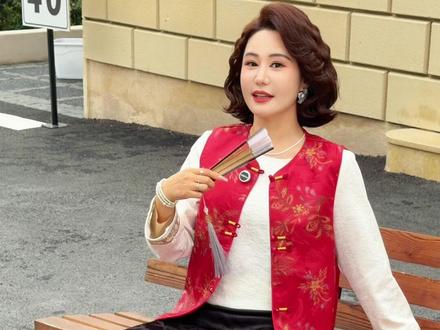 中年妈妈旅游怎么拍才好看?
记住这6个动作,不拗造型、不僵硬、不显胖,
原相机直出,不用修图,敢直接发朋友圈!#中年女性拍照自由#户外拍照不费力 #中老年拍照真实记录#中年拍照姿势