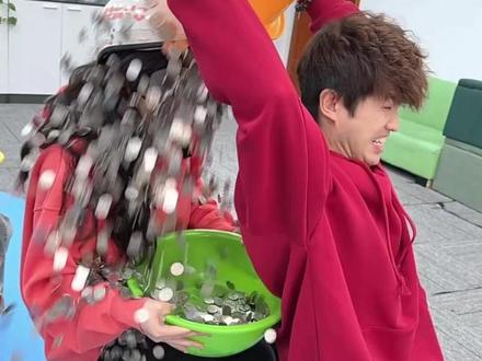 238. 不摔倒挑战,哈哈哈哈 #办公室游戏 #办公室日常 #趣味游戏