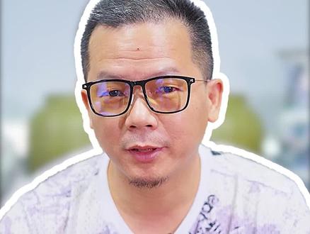 倒茶时,为什么总是要用手指点几下呢?喝茶叩手礼你用对了吗?#广东人的喝茶叩手礼 #茶桌礼仪 #瓷器