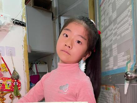 闺女说老师布置的清明节主题的绘画问我画的怎么样?对于一年级的学生来说是不是不能要求太高了,当然要鼓励一下啦,不过有错别字是真的,还不止一个呢?#清明节主题手抄报 #清明节 #辅导作业 #人类幼崽 #祭祀@抖音作者助手 @抖音小助手 @抖音创作灵感