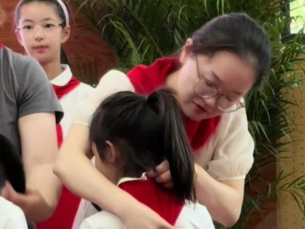 小麦第一批入少先队啦! #金牌育言家