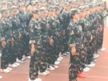 永城一高军训演习 #英姿飒爽 #军训dou出彩 我的两个宝贝女儿加油