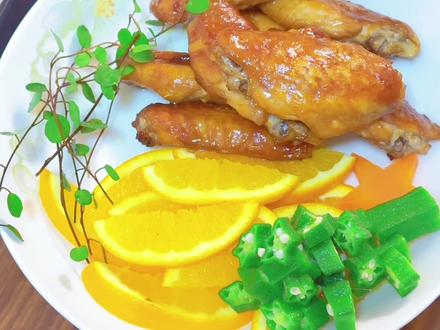 圣诞限定橙香鸡翅圣诞树,好吃到舔手指
随手把橙香鸡翅摆成圣诞树的样子,酸甜果香裹着焦香鸡翅,一口下去肉嫩汁多~做法简单到离
谱,厨房小白也能轻松拿捏一家人在餐桌边抢
着吃,圣诞的氛围感这不就来了!#鸡翅#仪式感摆盘#圣诞节食谱#万物皆可圣诞树#圣诞氛围感拉满