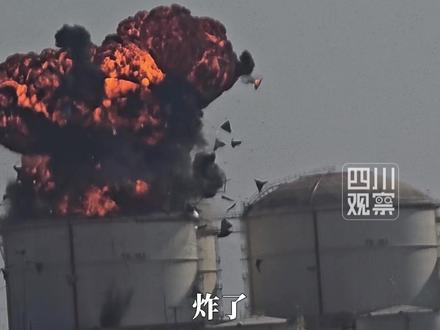 当地时间3月11日下午,#美军舰后勤补给港口被炸 多架无人机袭击了阿曼南部的塞拉莱港,部分击中港口内的燃料储罐。阿曼杜库姆港和塞拉莱港主要用于美军舰艇的后勤补给和停靠。