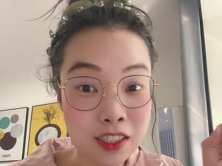 AI卖袜子,30天狂赚271万美金,他只问了ChatGPT一个神级问题,就找到了年增长11.5%的蓝海品类!方法全公开#AI赚钱 #电商运营 #ChatGPT #副业赚钱 #创业项目