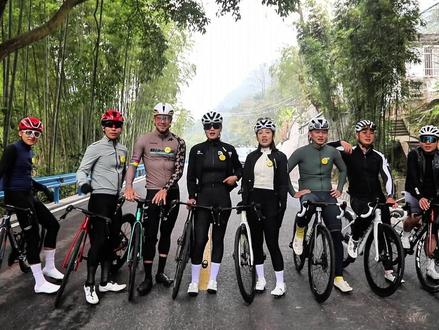 明星嘉宾率先体验峨眉山最美赛道#环法挑战赛乐山站 #骑行峨眉燃动乐山 #乐山不止于赛 #小小峨眉山轻松拿捏