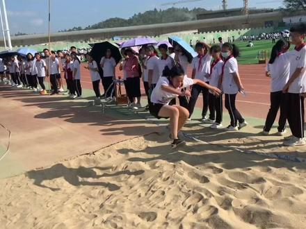#运动会上的超燃瞬间 #记录校园生活 #惠南中学 校、区两级运动会记录保持者!体育之星@11.