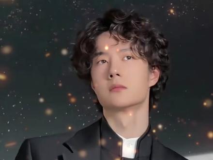 王一博的救场,不仅给了领奖人该有的待遇,也给了主持人台阶 #王一博 #魏克然 #微博之夜 #救场 #领奖