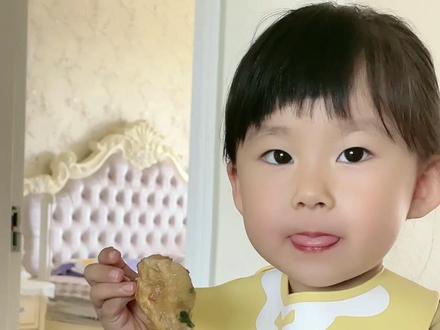 当告诉她吃的鸡腿是她最爱的动画片主角时 ...她现在的反应我可真没想到哇🥲