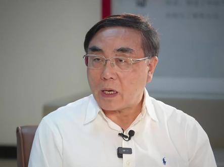 刘纪鹏:散户才是A股的上帝 应该对圈钱的公司进行教育#刘纪鹏称散户才是A股的上帝 #财经 #经济
