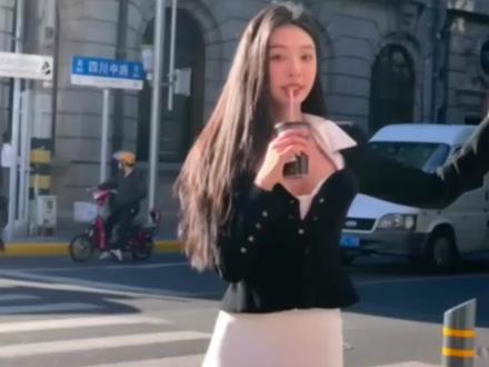 上镜丑?我研究了易梦玲拍照法️!!发现90%模特竟然都这么拍!#氛围感拍照 #拍照姿势 #易梦玲 #拍照教程