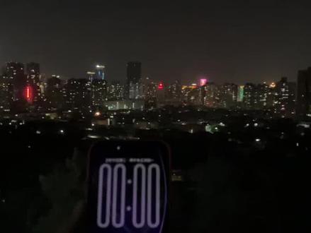 2026年除夕夜至大年初一凌晨,兰州市的“跨年”烟花🎆,原声制作,另祝大家新年快乐🎆🎉#家乡夜景 #烟花#跨年夜烟花#兰州兰州 #感受一下繁华的夜景