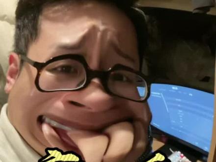 当键盘竖起来那一刻我怕到发抖#情侣日常 #绝地求生 #pubg #吃鸡