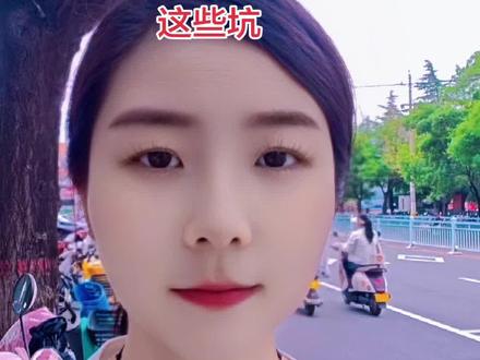 提前批志愿填报避坑指南 坑 5:师范类≠都包分配 很多家长以为报了提前批的师范类专业,毕业后就能当老师,包分配。这在部分公费师范生项目中确实如此,如国家公费师范生。但不是所有提前批师范专业都包分配。具体区分,国家公费师范生,包学费、住宿费,有生活补助,毕业后回生源地就业,有编有岗地方公费师范生,各省政策不同,部分有服务期要求,普通师范专业正常缴费,毕业后自主择业
避坑方法,填报前仔细区分是哪类、哪种类型,问清楚就业安排和服务期限。坑 6,医学定向生的期服务期陷阱免费医学定向生是提前批的重要组成部分,但很多考生不清楚它的服务期要求。免费医学定向生毕业后需要到指定基层医疗卫生机构服务至少 6 年,部分省份是 3 年。违约需要退还已享受的免费教育费用并支付违约金。考研、换工作上限避坑方法,如果你对基层医疗工作没有心理准备,慎重考填报医学定向是省钱换自由度,要算清楚这笔账。坑七艺术类省统考不等于所有学校都认可 2026 年起,多省艺术类专业实行省级统一考试,美术与设计类书法类,舞蹈类音乐类播音与主持类表导类,但省统考成绩不等于所有院校都认可,部分高校的校考专业仍然需要参加校考
避坑方法,确认目标院校是认省统考还是认校考,别以为过了省统考就万事大吉了坑 8,忽视只录取第一志愿的规则,部分提前批院校和专业只录取第一志愿考生,平行志愿填报无效。如果第一志愿没被录取,后面填报的院校也不会再检索
避坑方法对于明确规定只录取第一志愿的院校,把最想去的放在第一志愿,不要冲一冲的侥幸心理
坑 9,提前批的学费、专业费用要提前了解。部分提前批中外合作办学项目高收费专业学费远高于普通专业,如果只看到了提前批就填报,可能面临高额学费压力避坑方法,填报前要看清楚学费标准,问清楚是否有额外的培养费用。坑 10,被录取后想不去,后果很严重,提前批录取后不去报到会产生以下后果,诚信记录受影响,部分省份会记入个人诚信档案,影响来年报考。部分类型的提前批院校如军队院校有复读生限制,浪费录取机会,既影响自己也影响其他考生。避坑方法填报提前批前就想清楚录取了愿不愿意去,如果不确定,宁可放弃也不要占坑后不去。第三,2026 年提前批填报核心建议建议一,提前批冲稳守策略。建议二,了解本省提前批的院校和专业目录。建议三,关注各校招生章简章的细节变化。第四避坑速查表#志愿填报避坑指南 #志愿填报#志愿规划#高考倒计时#河南高考