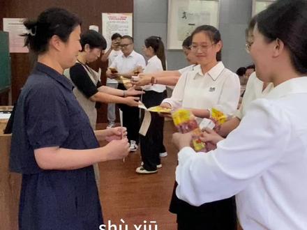 束脩之礼!新教师拜师送腊肠