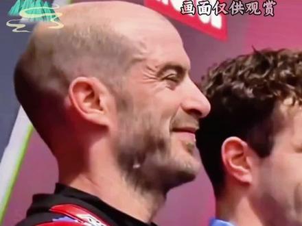 德比斯,当初望着别人喝香槟的少年,如今已是五冠王②
#机车逆袭 #德比斯 #WSBK赛事 #摩托赛车 #逆风翻盘