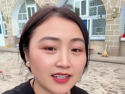 您来过陕北吗?住过窑洞吗?我是来自陕西陕北佳县的小红,很荣幸当个三农主播,扎根家乡,服务三农,改善村民的生活,让我家乡的致富树变成摇钱树,欢迎大家来我乡游玩体验!#三农 #我的农村生活 #返乡创业青年