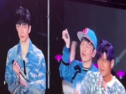 原来不是因为科比,想起来了田馥甄,周杰伦太爱她了不出意外这首枫也是为她写的,太伤感了,枫的最后一句是我要的只是你在我身边