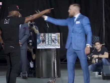 一场比赛赚4亿美金!回顾梅威瑟PK嘴炮康纳,每一拳都价值百万!#拳击 #拳王 #KO#嘴炮 #梅威瑟