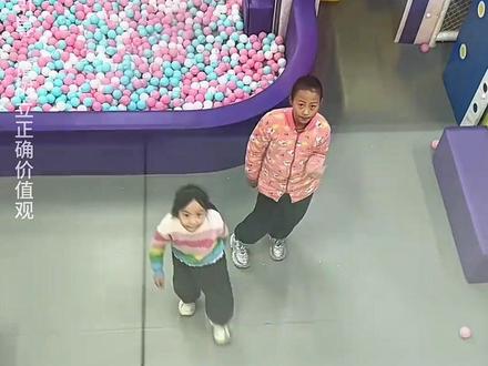 小朋友宝宝爱看的搞笑视频 小朋友都爱看 #启蒙早教 #0到3岁早教儿歌 #亲子互动 #儿童动画 #3到6岁儿童益智早教动画 吃糖果的小朋友搞笑视频