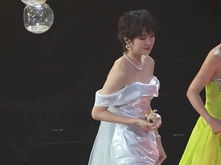 明明是豪门二公主,为何姚安娜总穿“杂牌礼服”?看到浮光锦才懂什么叫中式奢侈品#姚安娜 #白鹿 #浮光锦 #内容启发搜索 #影娱热点团