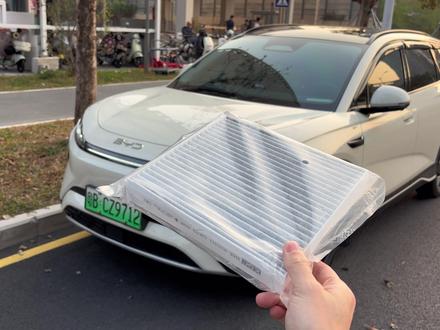 比亚迪每半年或5000公里就得更换空调滤芯,否则影响我们的呼吸健康。所以一定要勤更换。#空调滤芯 #比亚迪空调滤芯 #海狮05EV #海狮06 #比亚迪汉